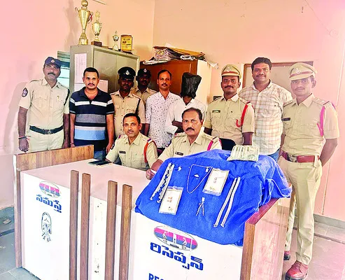 వ్యసనాలకు అలవాటుపడి.. దొంగగా మారి