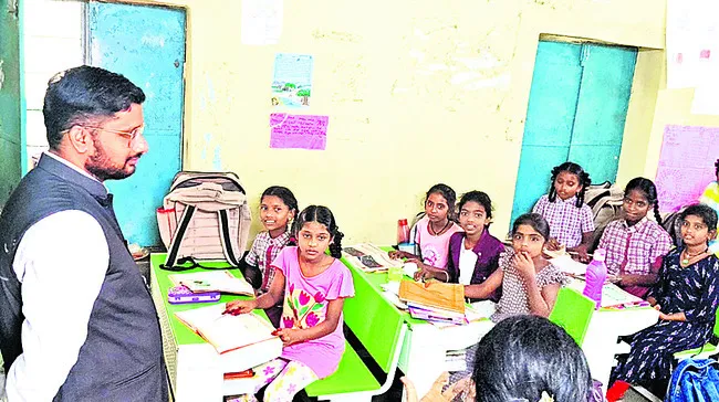 కష్టపడి చదివితేనే ఉజ్వల భవిష్యత్