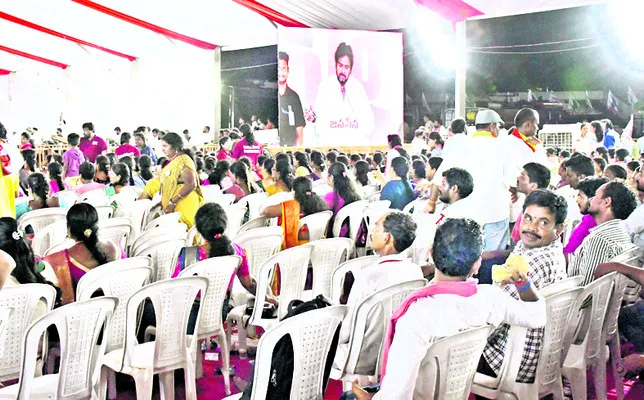 స్థానిక నేతలది ప్రేక్షకపాత్రే