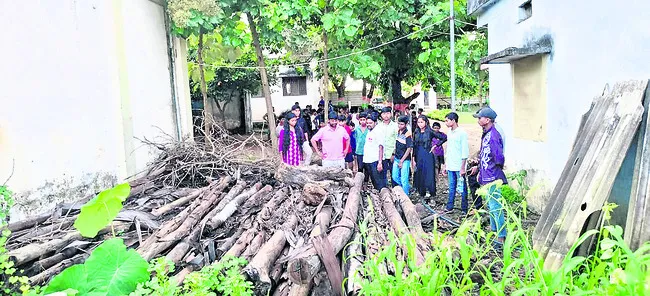 అధ్వానం ఆశ్రమ పాఠశాల