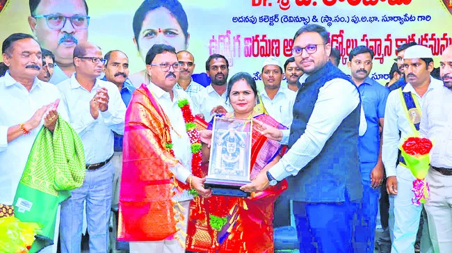 పథకాల అమలులో ఉద్యోగుల బాధ్యత కీలకం