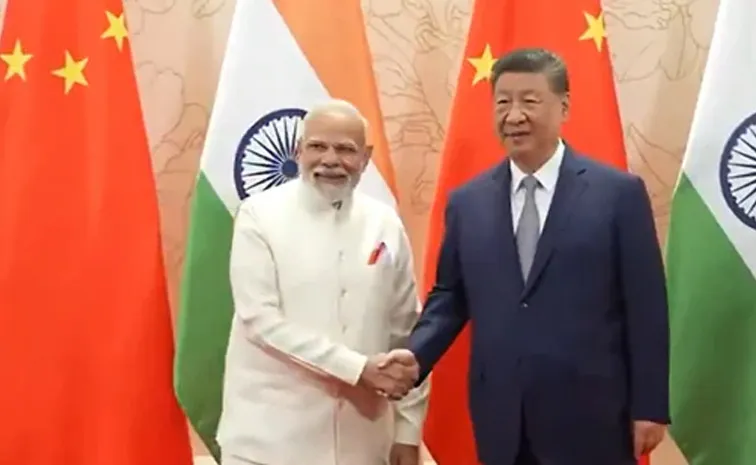 PM Modi Holds Bilateral Talks with xi