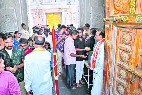 ప్రతి భక్తుడికి 30గ్రాములకు తగ్గకుండా ప్రసాదం