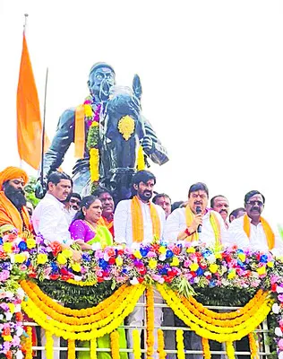 ఛత్రపతి శివాజీని ఆదర్శంగా తీసుకోవాలి