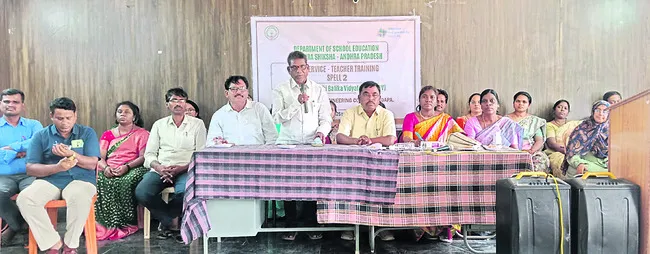 కేజీబీవీ విద్యార్థులను తీర్చిదిద్దాలి