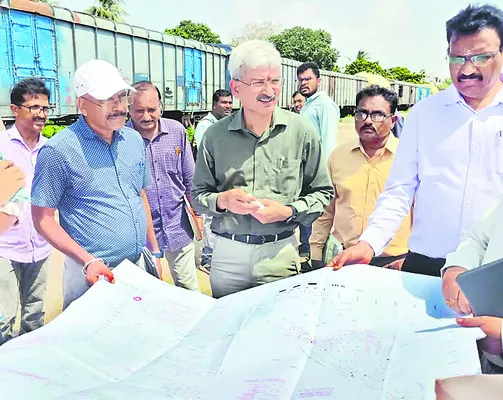 భద్రత, రవాణా సామర్థ్యంపై దృష్టి సారించాలి