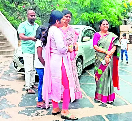 హాస్టళ్లలో సౌకర్యాలపై ప్రత్యేక దృష్టి