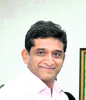 పోలీసులా.. కాంగ్రెస్‌ కార్యకర్తలా