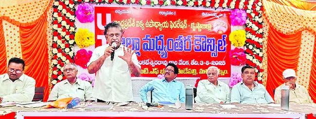 ప్రభుత్వ పాఠశాలలను కాపాడుకోవాలి