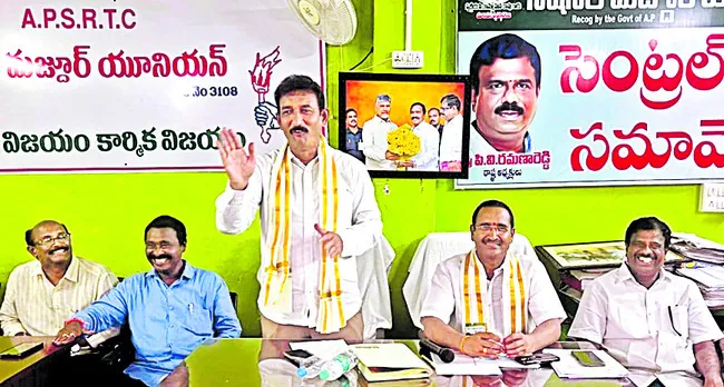 ఆర్టీసీ కార్మికుల సమస్యల పరిష్కారానికి కృషి