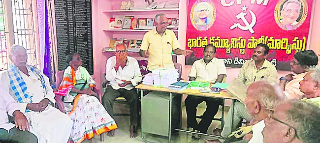 ‘కార్పొరేట్‌’లకు కారుచౌకగా భూములు 
