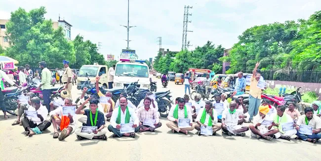 భూ నిర్వాసితులకు అన్యాయం చేయొద్దు