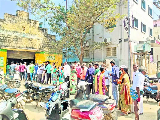 యూరియాకు అగచాట్లు 