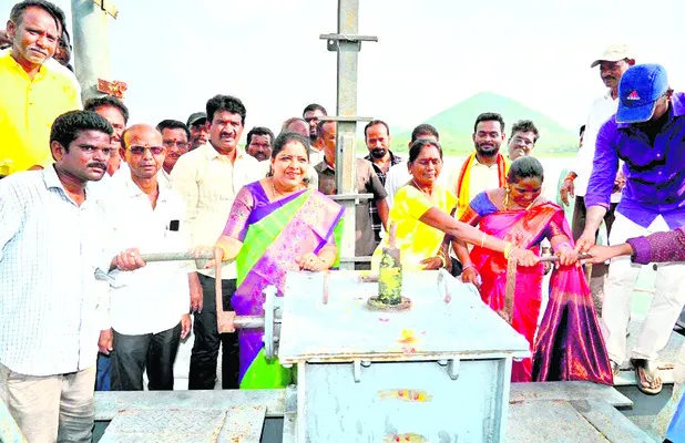 వీఆర్ఎస్ నీరు విడుదల