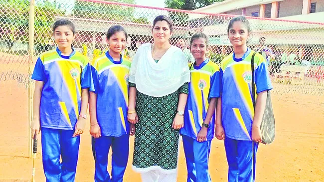 రాష్ట్ర స్థాయి పోటీలకు చీమకుర్తి క్రీడాకారిణిలు