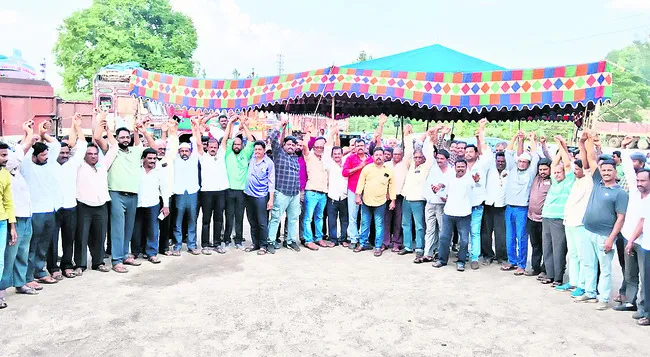 ప్రాణాలు పణంగా పెట్టి అడ్డుకుంటాం