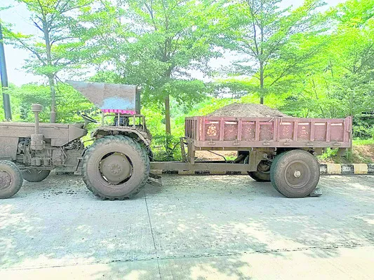 మట్టి అక్రమ రవాణాపై కఠిన చర్యలు