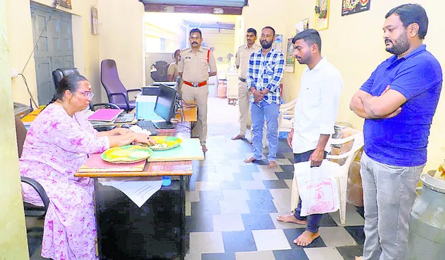 నాణ్యత ప్రమాణాలు  పాటించాలి
