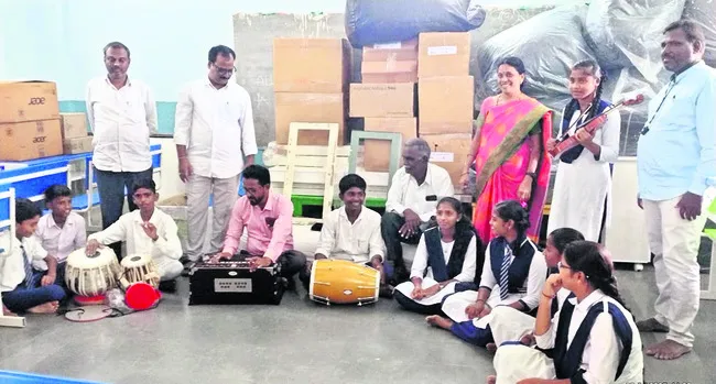 చదువులమ్మ ఒడిలో.. సరిగమలు