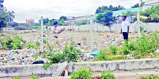 అధికారుల అండతోనే బరితెగింపు!