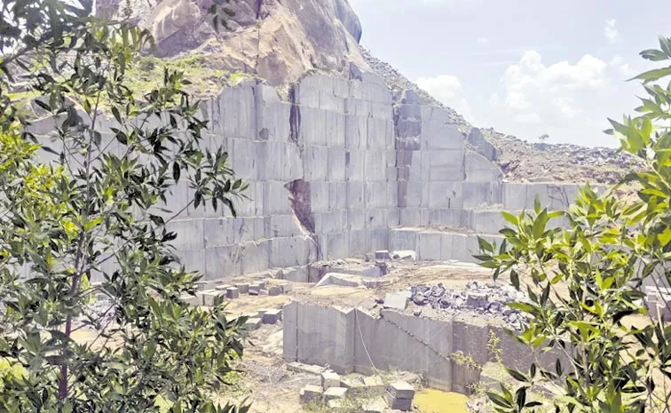 Six Odisha workers dead in rock collapse at granite quarry in Bapatla district