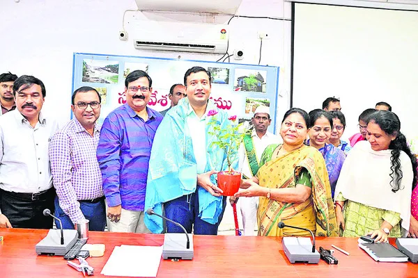కలెక్టర్‌కు సన్మానం
