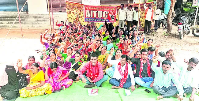 ‘మధ్యాహ్న’ కార్మికుల సమ్మె