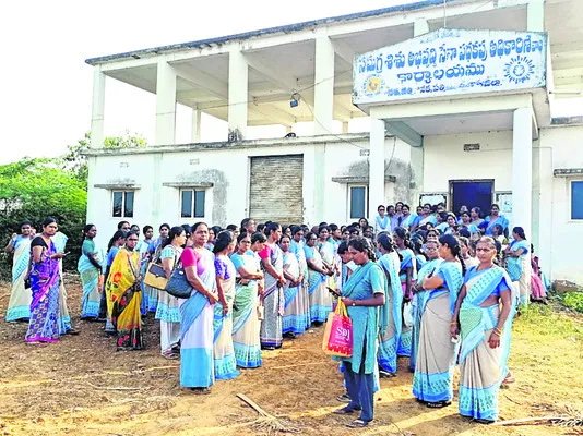 అదనపు భారం మోపొద్దని నిరసన