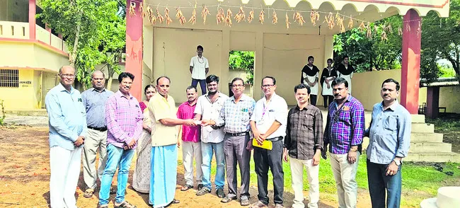 రూ.1.66 లక్షల ఆర్థిక సాయం అందజేత