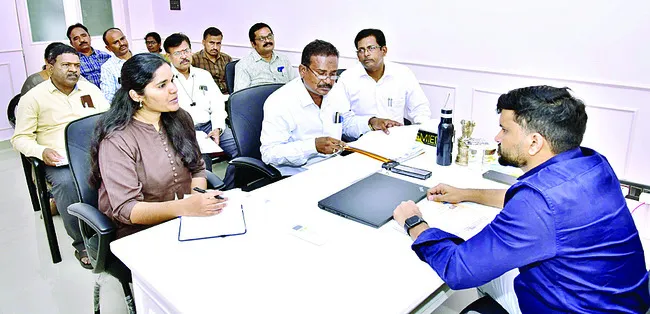 మానిటరింగ్ టీమ్కు సహకరించండి
