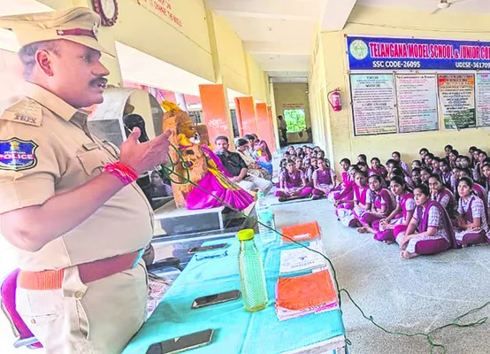 అమ్మాయిలకు అండగా షీటీం