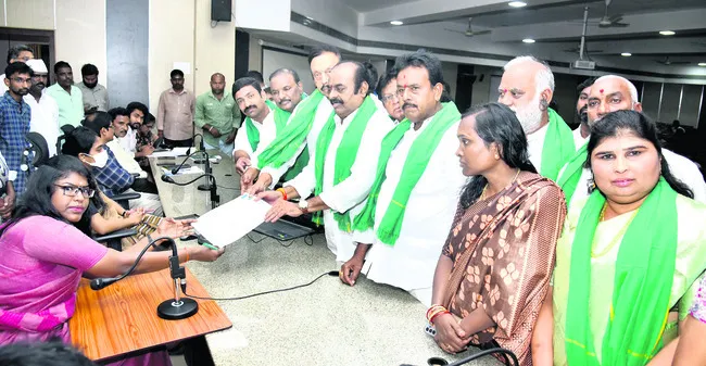 కూటమి పాలనలో రైతులకు కష్టాలు