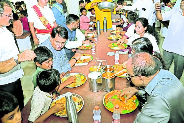 విద్యార్థుల ఉజ్వల భవిష్యత్‌కు కృషి