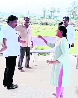 వివాదాస్పదంగా ఈవో తీరు