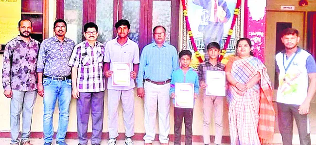 రాష్ట్రస్థాయి పోటీలకు ‘గురుకులం’ విద్యార్థులు