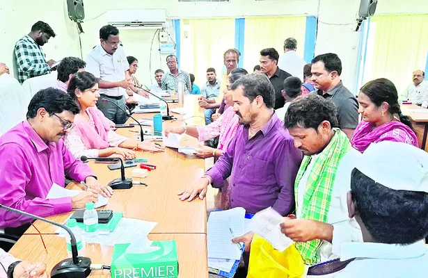 ప్రజావాణి ఫిర్యాదులు పరిష్కరించాలి