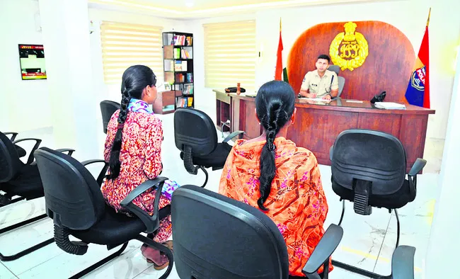 నలుగురి అరెస్ట్