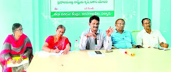 ఎరువుల వాడకంపై అవగాహన కల్పించాలి 
