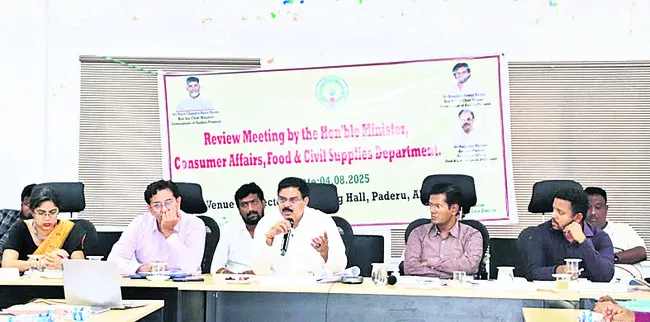అధికారులు క్షేత్ర స్థాయిలో పర్యటించాలి