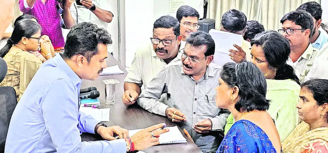కలెక్టర్‌ వద్దకు మున్సిపల్‌ పంచాయితీ! 