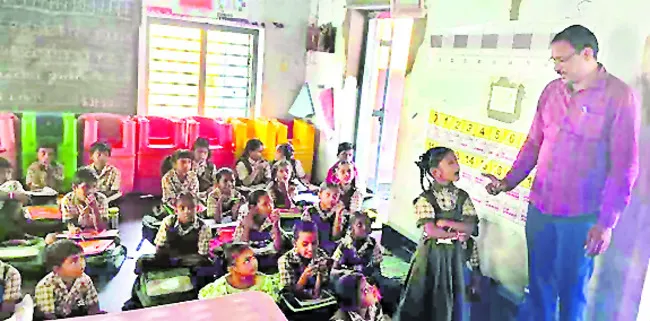 పాఠశాల అభివృద్ధిలో ఉపాధ్యాయులు కీలకం 