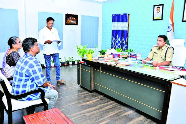 బాధితులకు సత్వర న్యాయం అందించండి