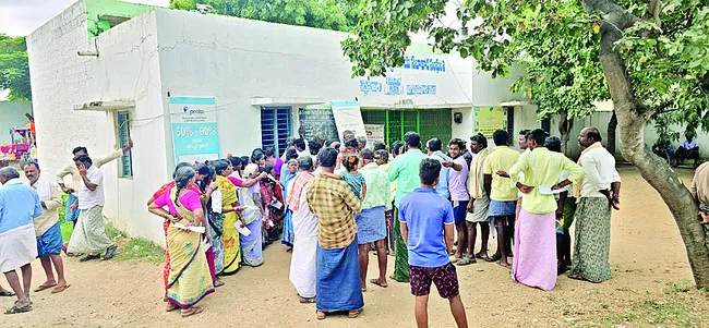 ఎరువులు.. పడరాని పాట్లు