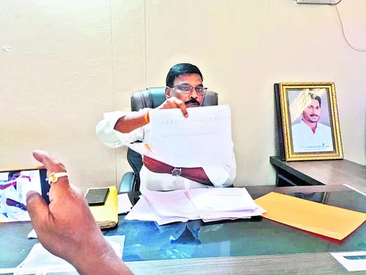 రూపానంద రెడ్డి అండతో ప్రభుత్వ భూమి కబ్జా