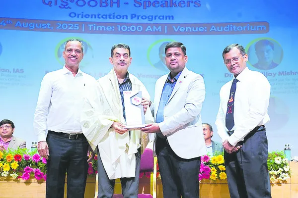 సాంకేతికతను అందిపుచ్చుకోవాలి