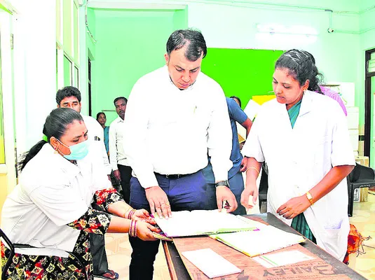 ప్రభుత్వ ఆస్పత్రుల్లో ప్రసవాలు జరగాలి