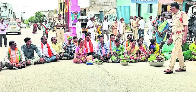 మార్కెట్‌యార్డు నిర్మించాలి