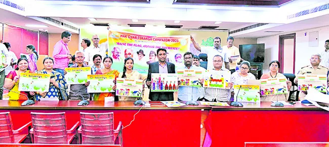 ● హర్ఘర్ తిరంగా.. ● ఎన్టీఆర్ జిల్లా కలెక్టర్ లక్ష్మ