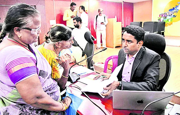 నిర్ణీత గడువులో అర్జీలకు పరిష్కారం