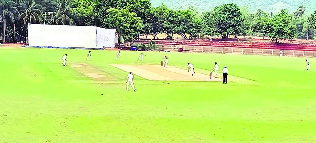 క్రీడాకారులతో ఆటలు..!